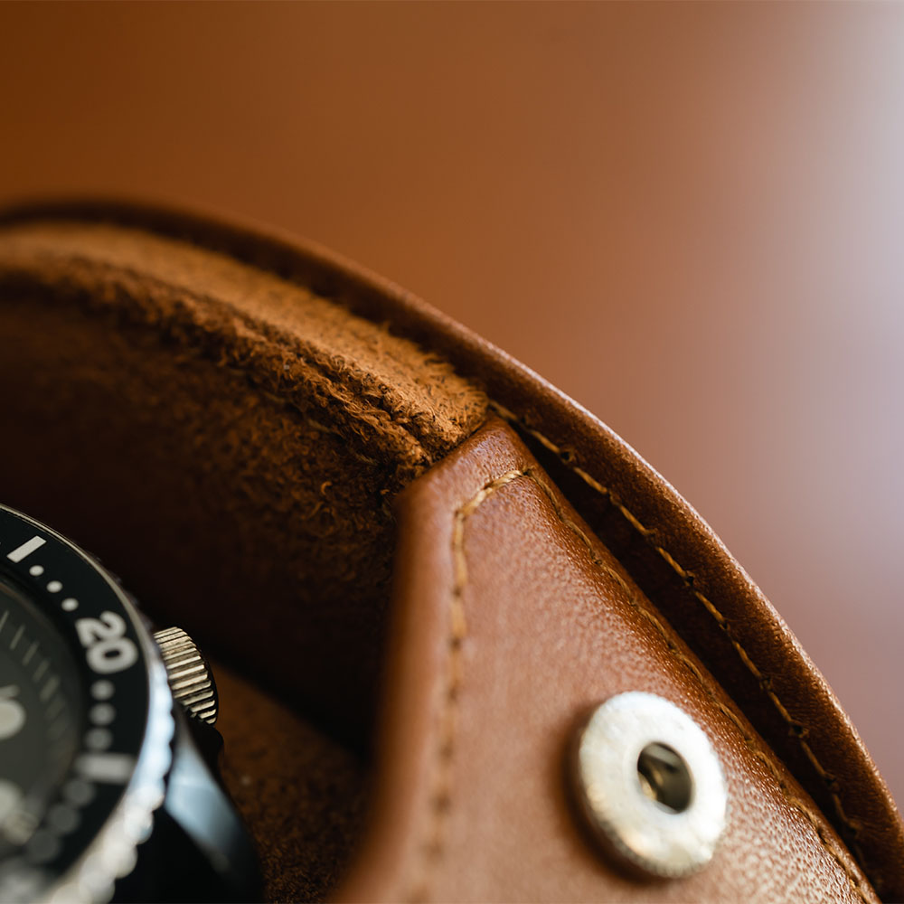 Watch roll in signature leather