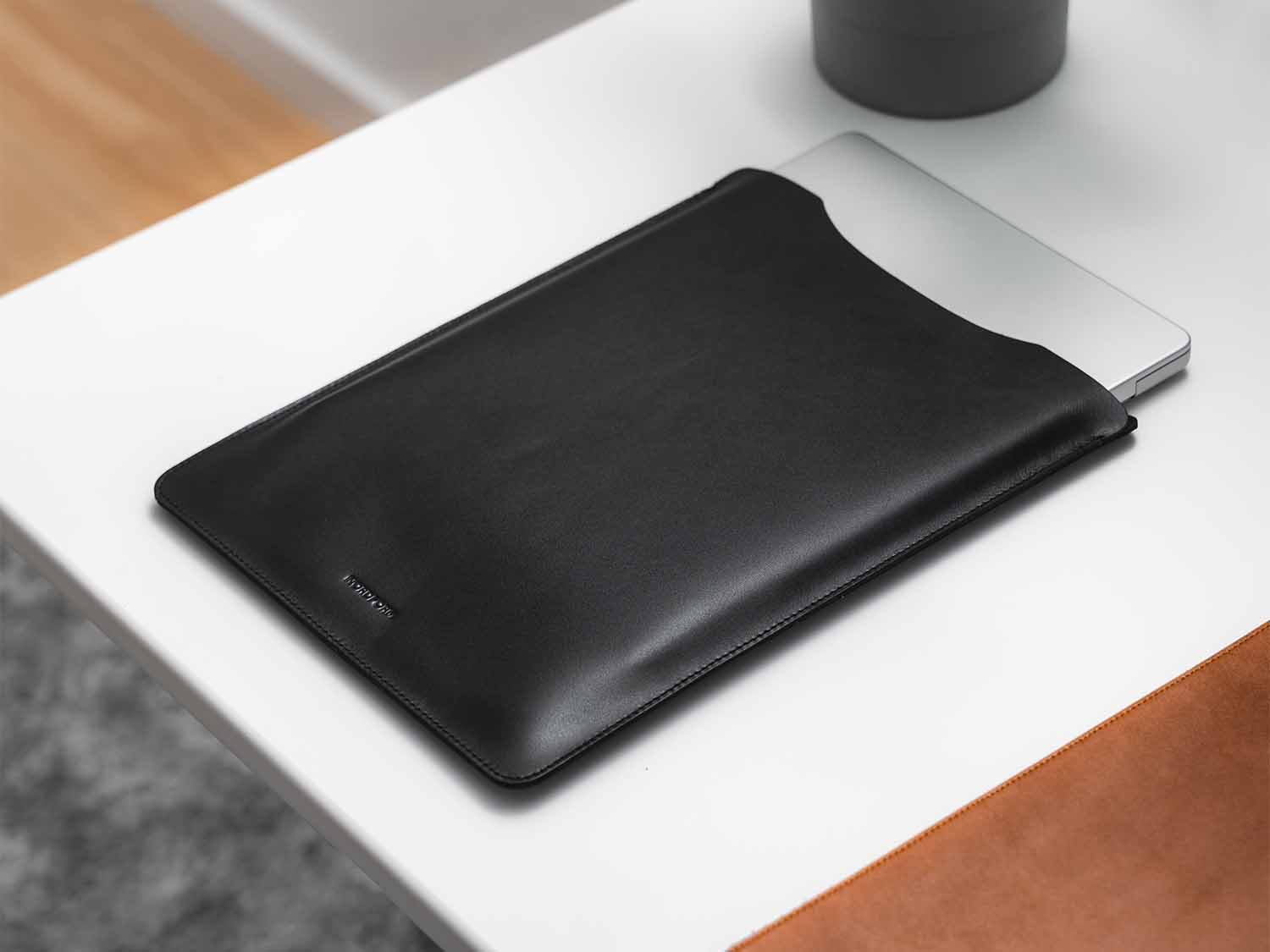Macbook sleeve gave