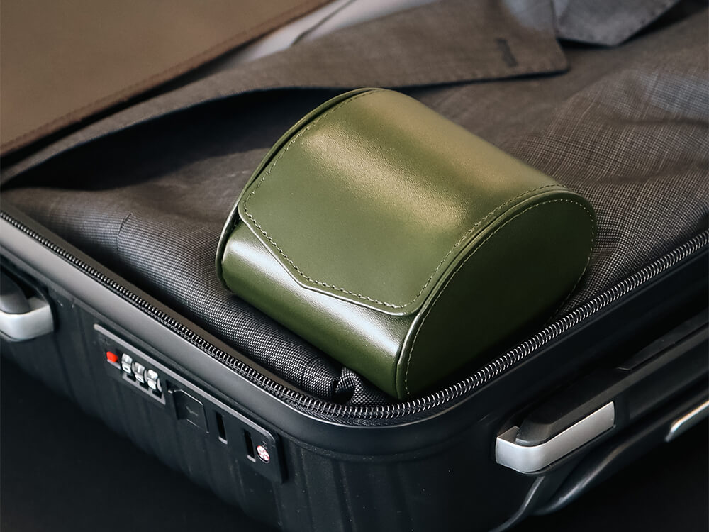 Grail Watch Roll in luggage